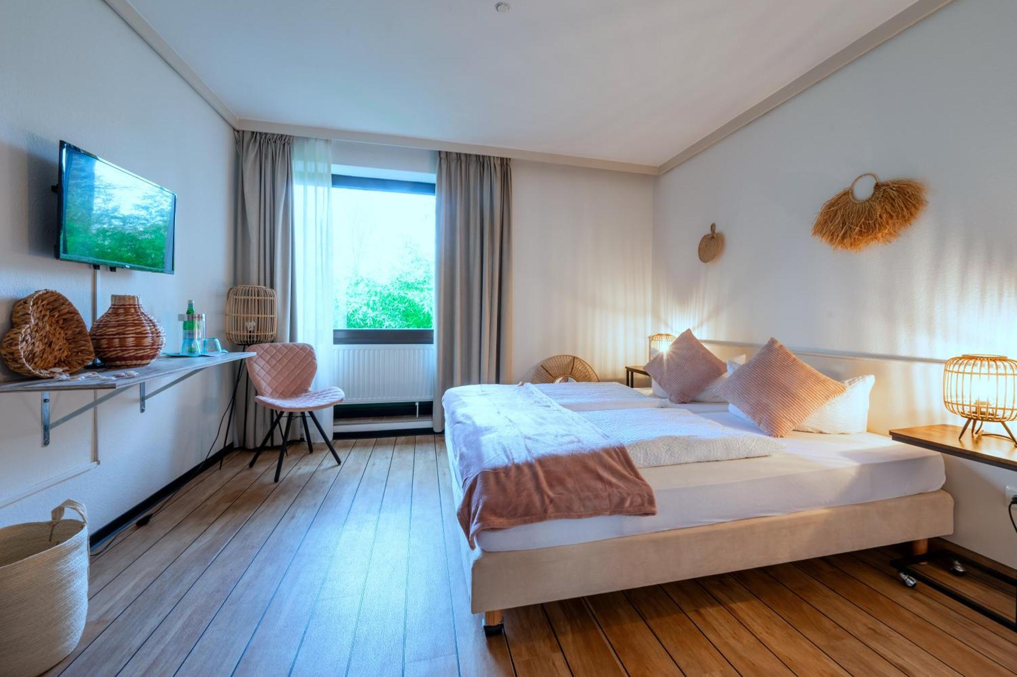 Hotel Waldkur Leer Exterior foto